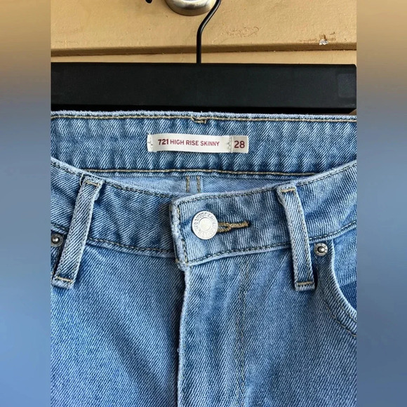 Levi's Light Wash 721 High Rise Skinny - Size 28 - Picture 4 of 5